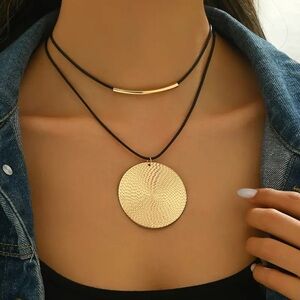 Elegant Gold Pendant Necklace